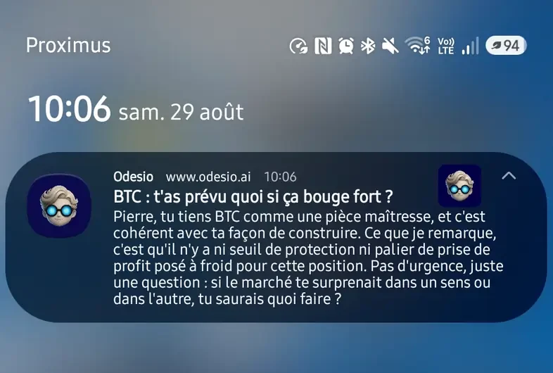 L'écran de veille d'un téléphone : une notification d'Odesio demande si un seuil de protection et un palier de prise de profit ont été posés sur la position en bitcoin.